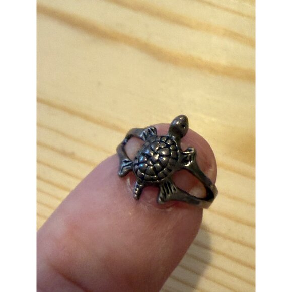 Adjustable Silver Turtle Toe Ring For Women - Picture 7 of 8